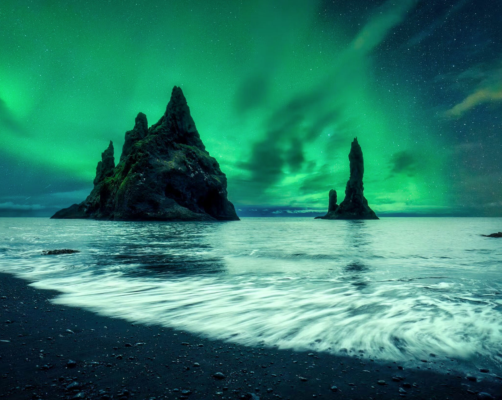 Where the ocean meets the Northern Lights