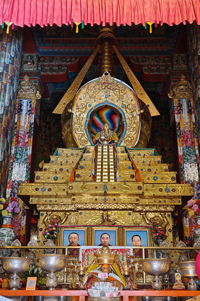 Golden Buddhist shrine in Lhasa