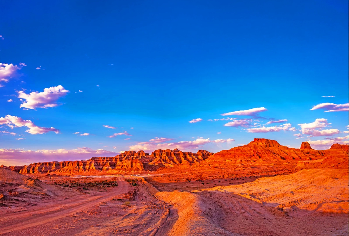 cenic desert landscape in Mongolia's Gobi Desert.